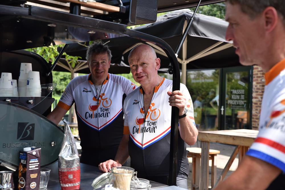 VOORJAARSKLASSIEKER MET KUITENBIJTERS EN TAART