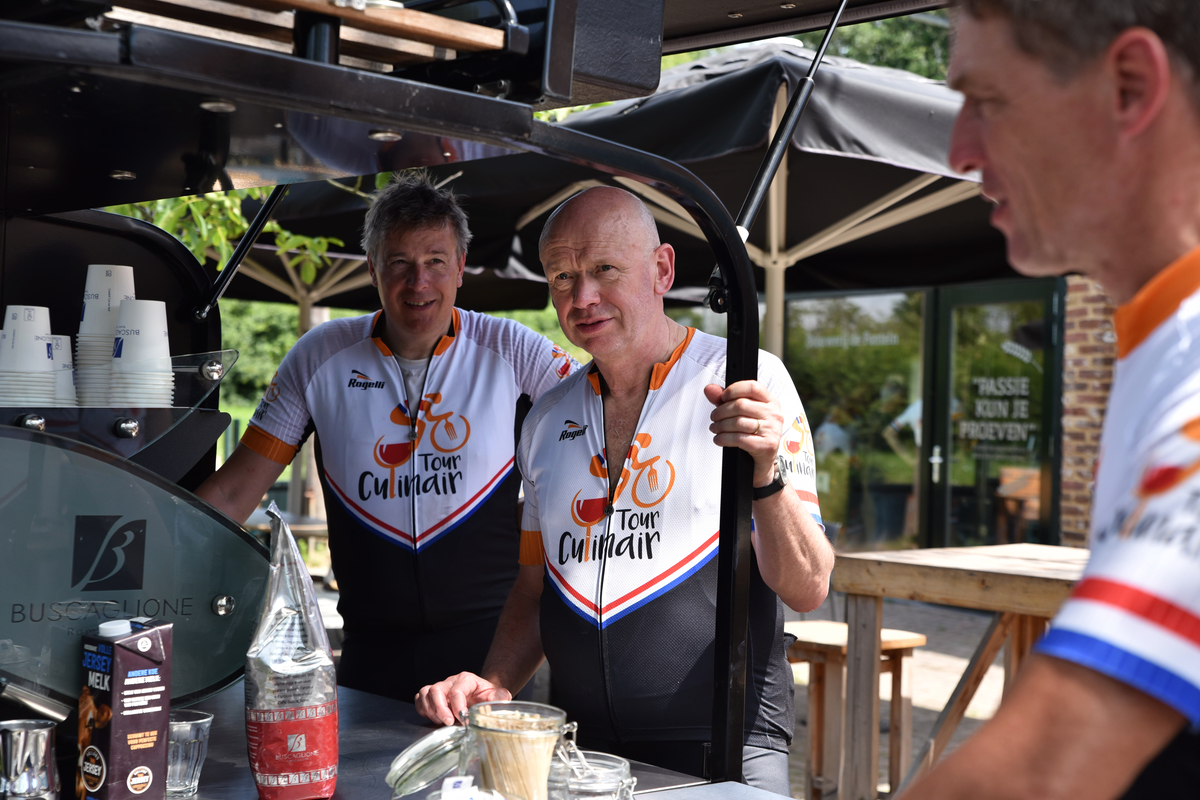 VOORJAARSKLASSIEKER MET KUITENBIJTERS EN TAART